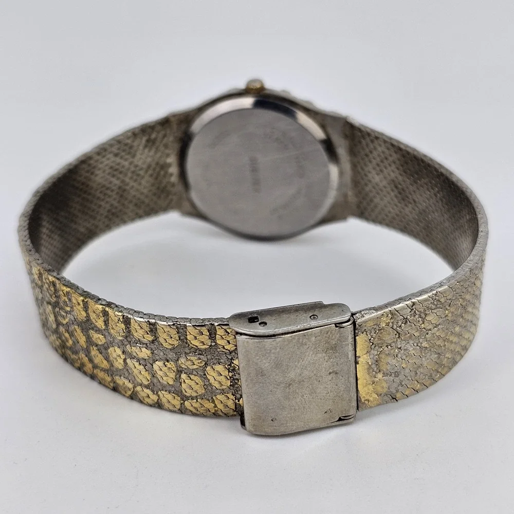 VTG QUEMEX Nugget Watch 32MM Black Dial‎ Gold Tone Bands Up to 7